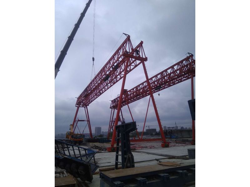 安徽明光至巢湖高速公路滁州段MC-LJ04標(biāo)，采購高遠(yuǎn)重型MG8010t-32m-9m龍門吊二臺、MH10t-32m-9龍門吊三臺生產(chǎn)中