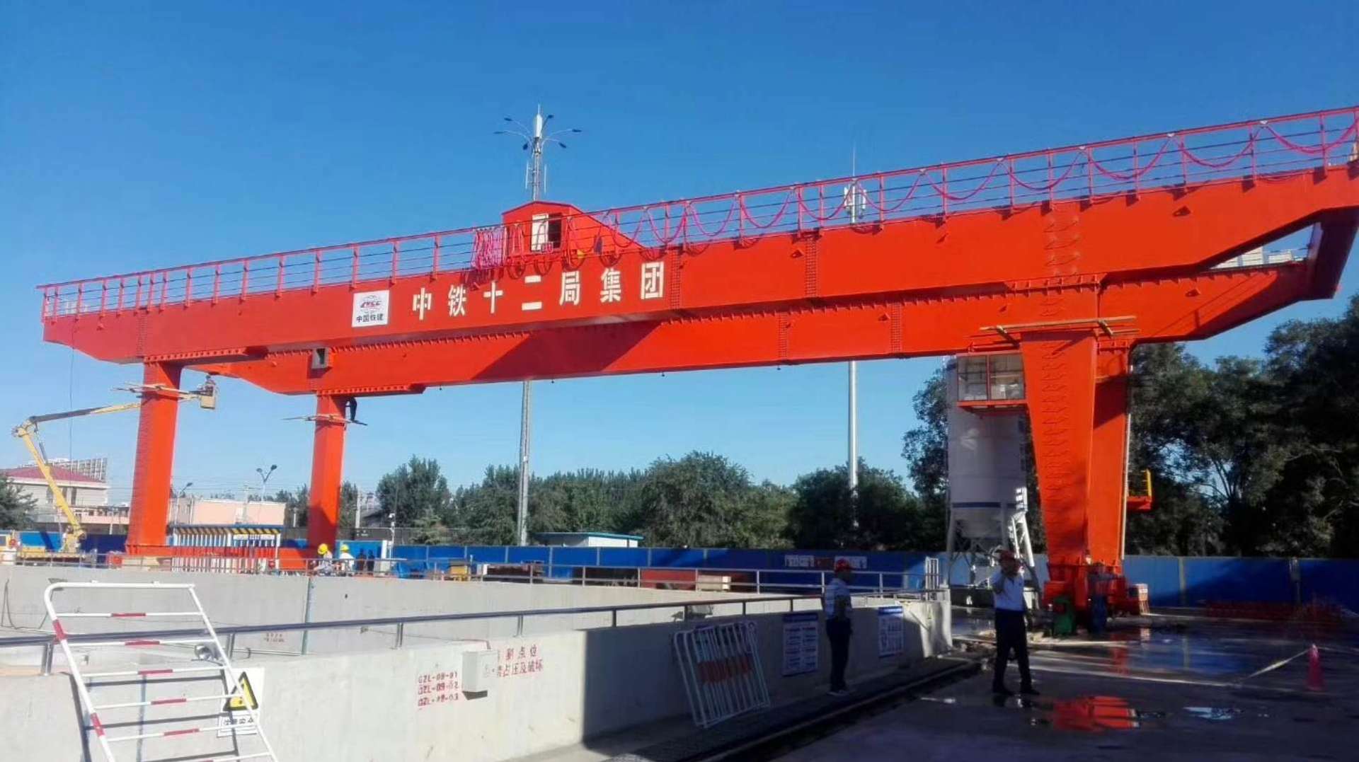 地鐵門(mén)式起重機(jī)的外觀(guān)需要采取哪些維護(hù)措施