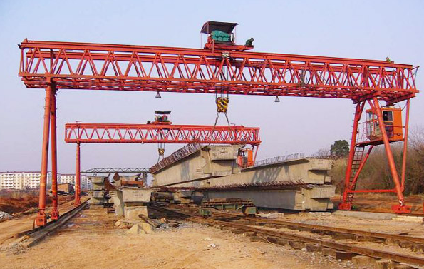 龍門吊地基不夠硬是怎么回事？那我們該怎么加固龍門吊地基？