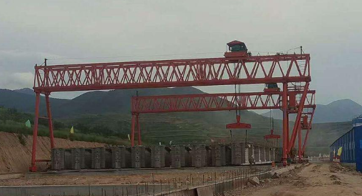 單梁龍門吊對(duì)其所在地面有哪些要求？