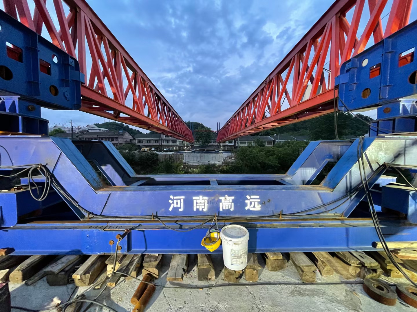 架橋機(jī)過孔時怎么才能保證安全性？