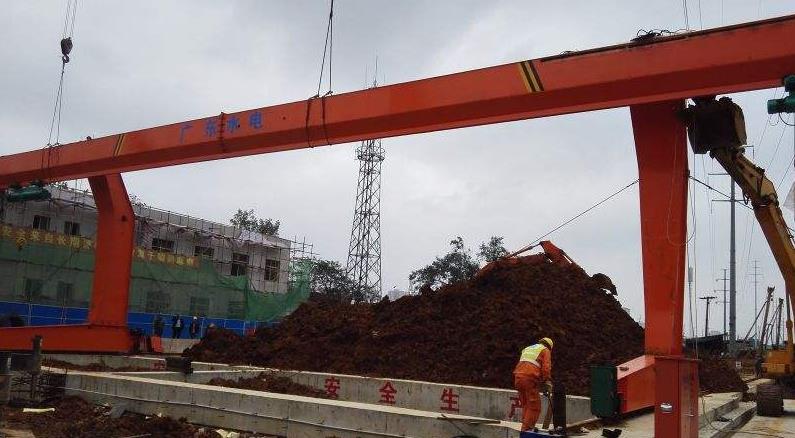 MDG單梁龍門吊由兩種驅(qū)動(dòng)方式，手柄遙控機(jī)有幾根線，都有什么用？