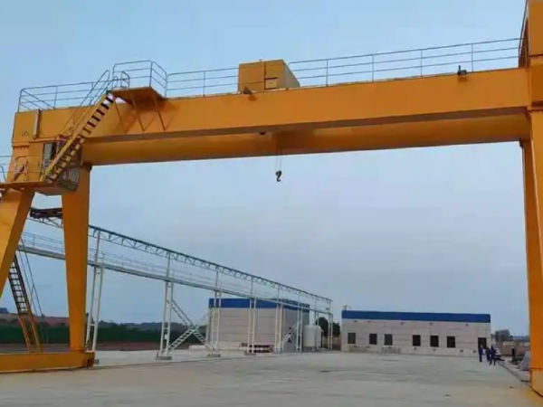 如何正確使用龍門吊門式起重機(jī)的限位器和保護(hù)裝置？